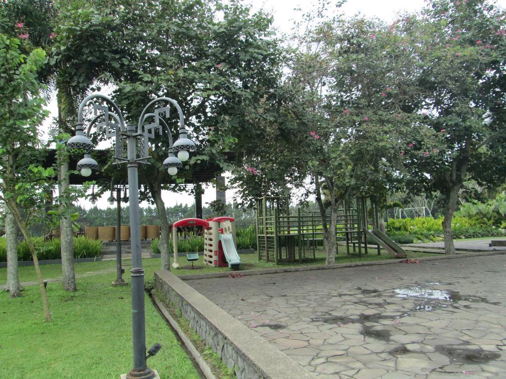 Grand Hotel Lembang Esterno foto